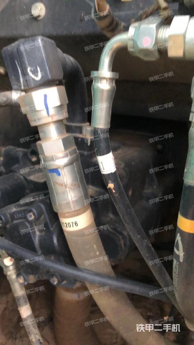 液压泵舱室正面整体（整机外观）