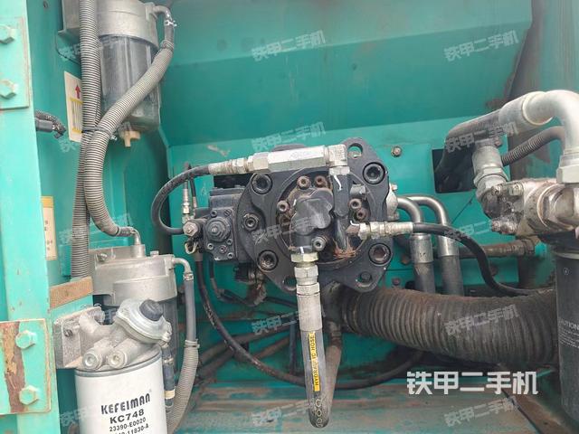 液压泵舱室正面整体（整机外观）