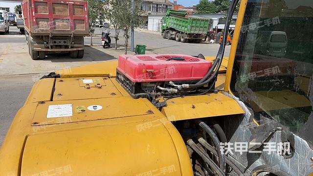 驾驶室顶部（整机外观）