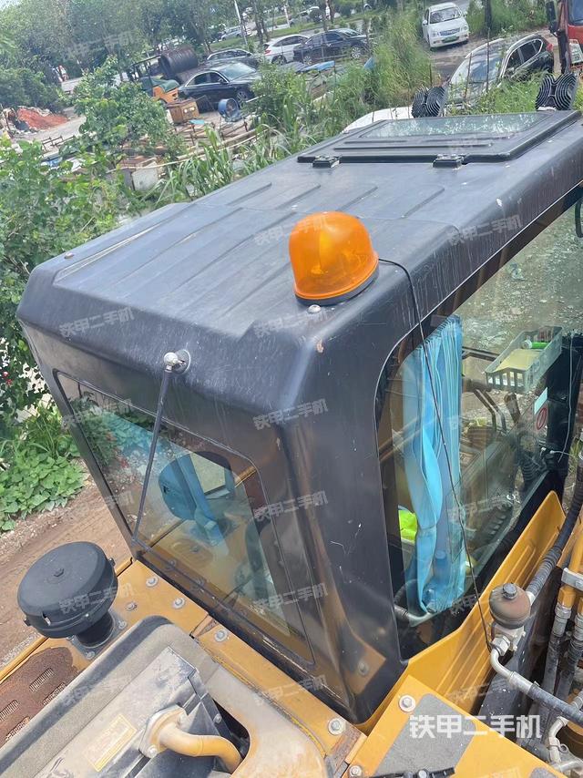 驾驶室顶部（整机外观）