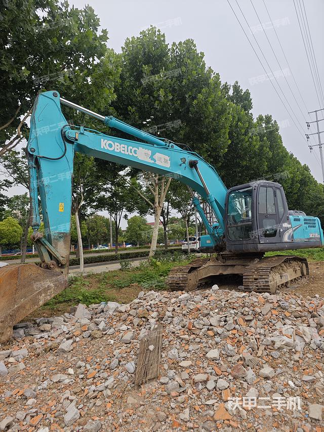神钢SK200-8挖掘机