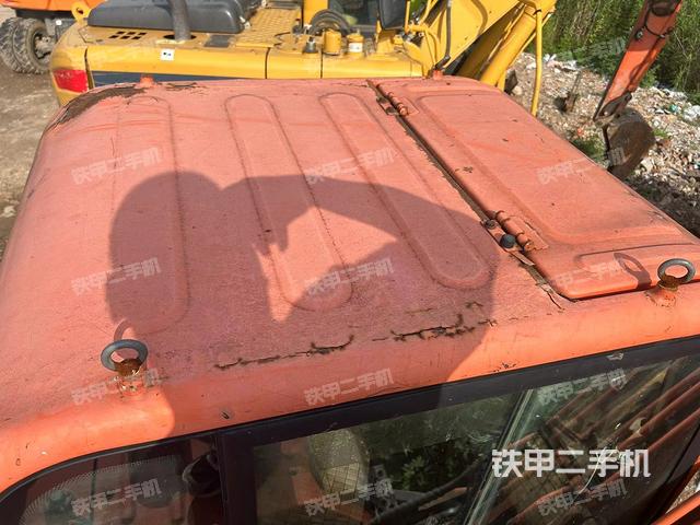 驾驶室顶部（整机外观）