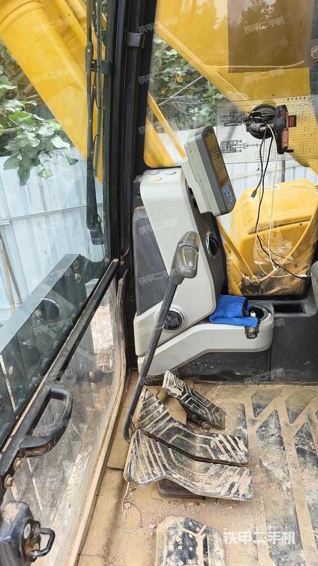 驾驶室整体（整机外观）