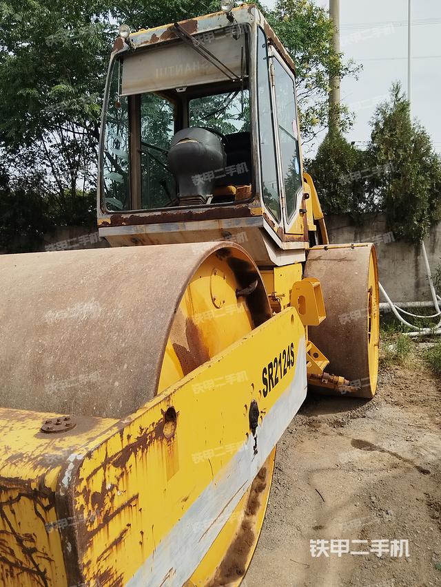 整机右侧（设备外观及核心部件）