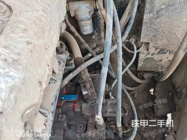 液压泵舱室正面整体（整机外观）