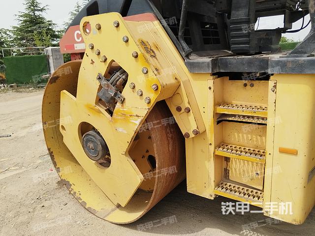 整机右侧（设备外观及核心部件）