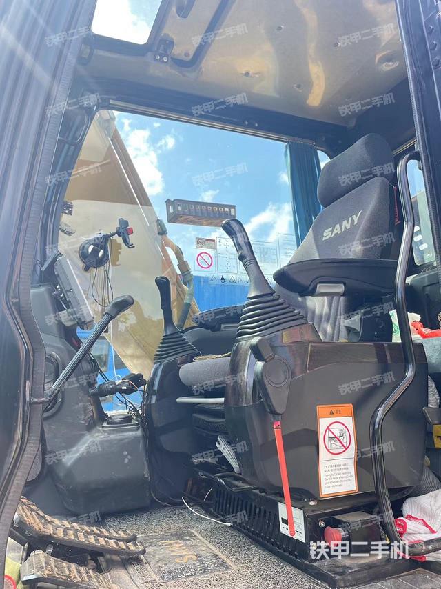 驾驶室整体（整机外观）