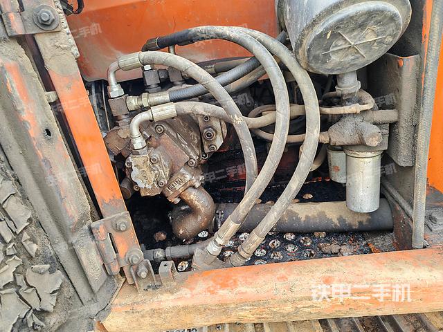 液压泵舱室正面整体（整机外观）