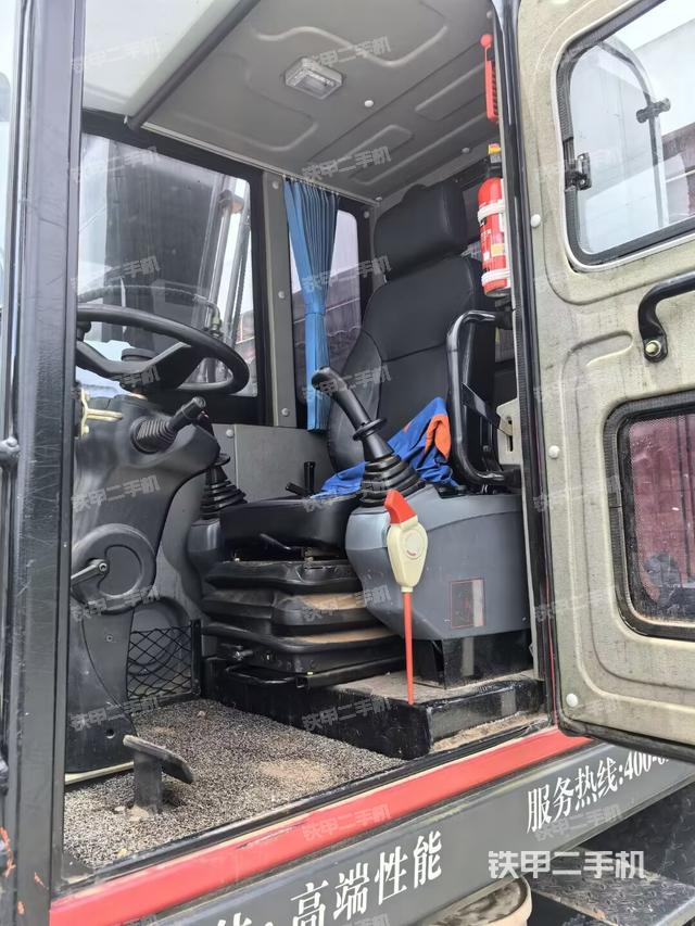 驾驶室整体（整机外观）