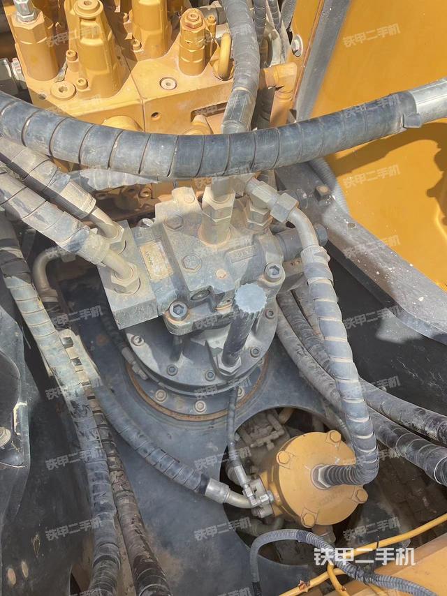 回转马达和主控阀（整机外观）