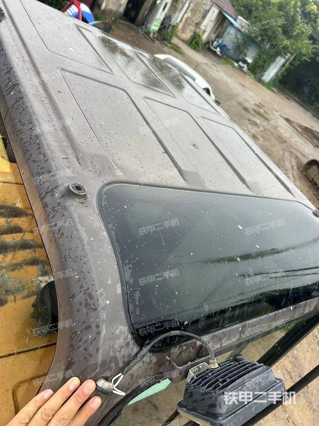 驾驶室顶部（整机外观）