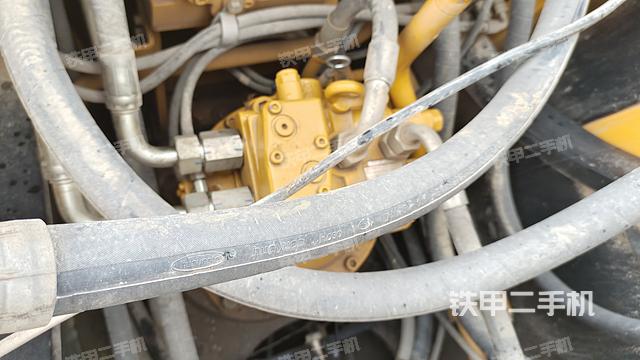 回转马达和主控阀（整机外观）