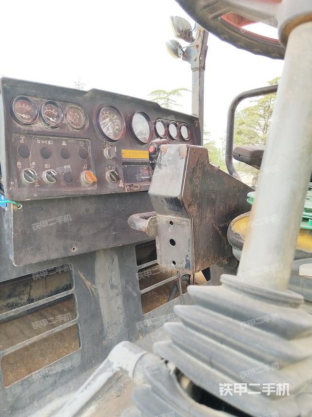 驾驶室操作台（设备外观及核心部件）