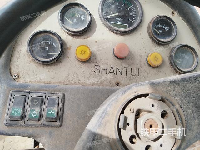 驾驶室操作台（设备外观及核心部件）