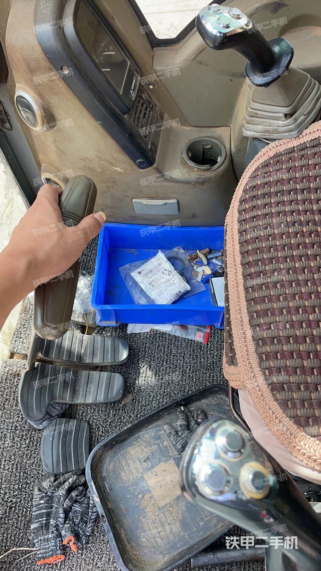 驾驶室整体（整机外观）