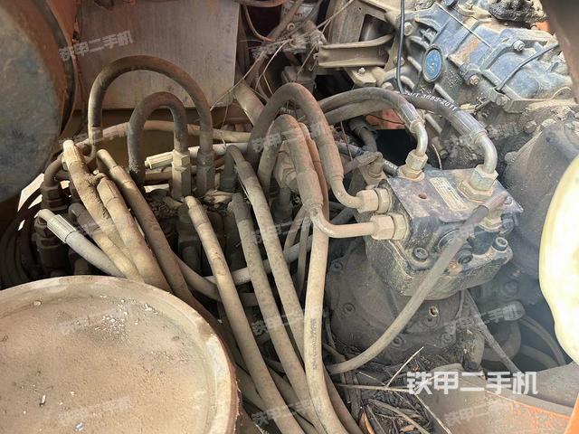 回转马达和主控阀（整机外观）