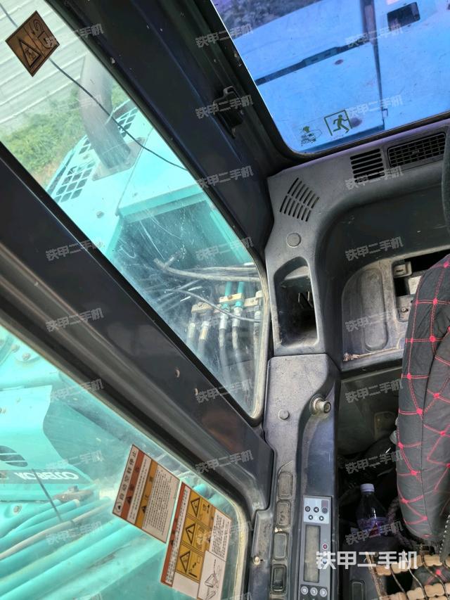 座椅左側(cè)控制臺/音響/含左手柄(駕駛室部分) 座椅左側(cè)控制臺/音響/含左手柄(駕駛室部分)