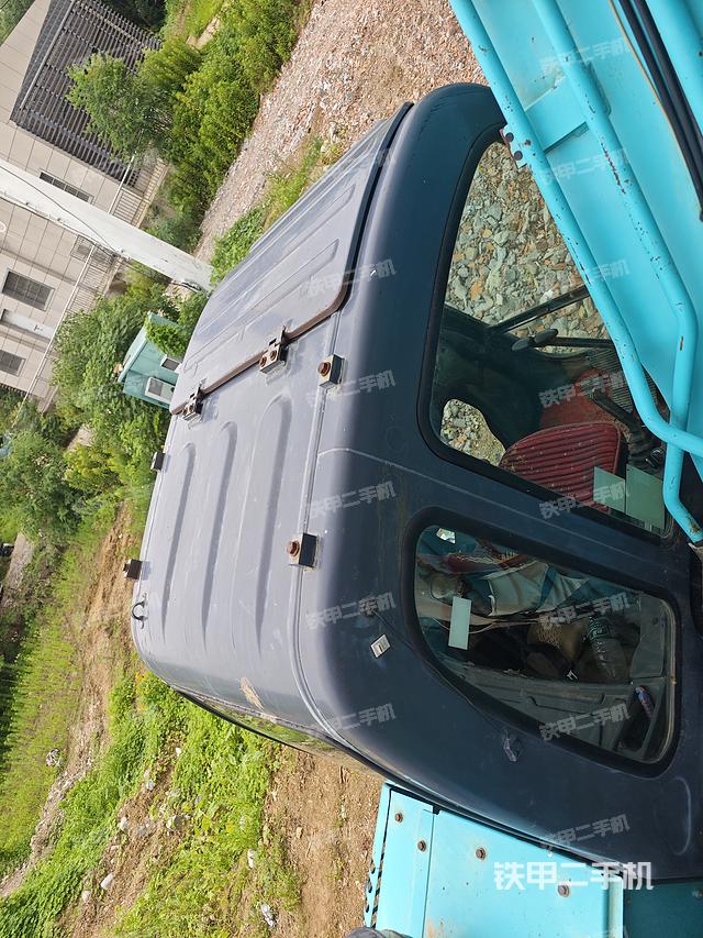 驾驶室顶部（整机外观）