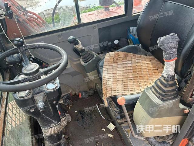 驾驶室整体（整机外观）