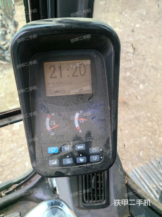 行走控制手柄和踏板?俯拍(駕駛室部分) 行走控制手柄和踏板?俯拍(駕駛室部分)