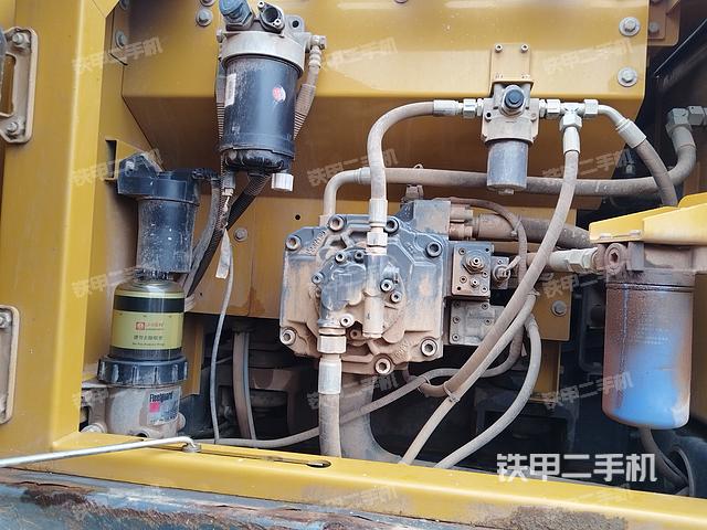 液壓泵艙室正面整體（整機(jī)外觀）