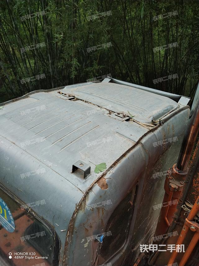 驾驶室顶部（整机外观）