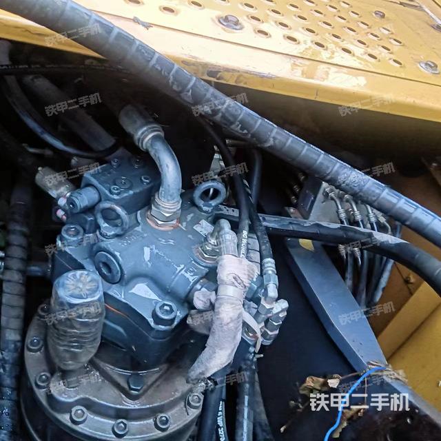 回转马达和主控阀（整机外观）