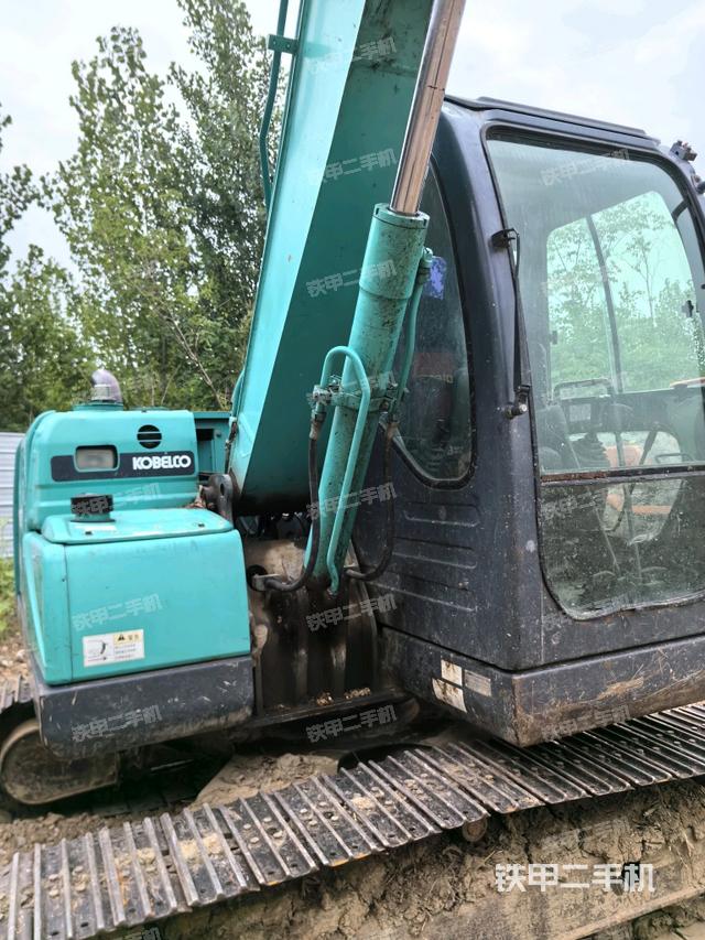 鏟斗右后整體(工作和回轉(zhuǎn)裝置) 鏟斗右后整體(工作和回轉(zhuǎn)裝置)