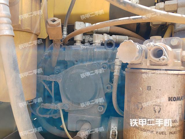 液压泵舱室正面整体（整机外观）