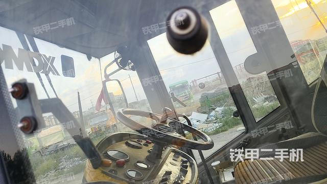 驾驶室操作台（设备外观及核心部件）