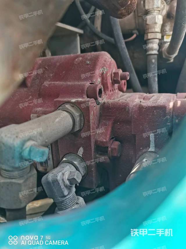 液压泵舱室正面整体（整机外观）