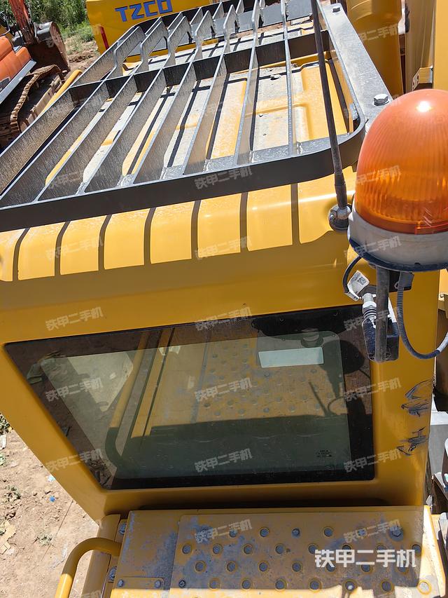 驾驶室顶部（整机外观）