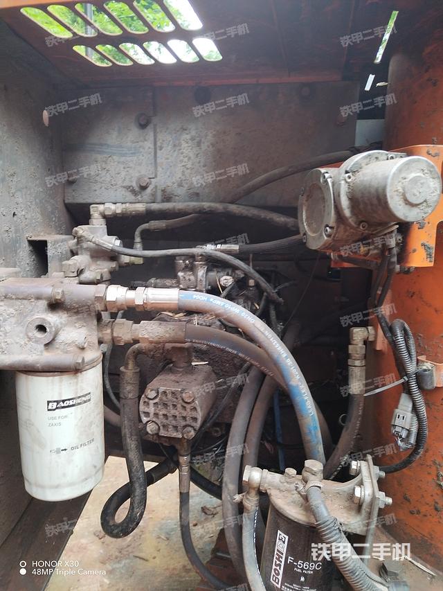 液压泵舱室正面整体（整机外观）