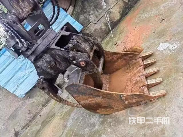 驾驶室顶部（整机外观）