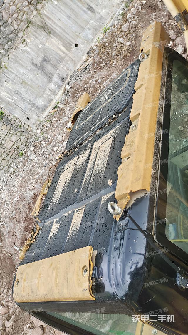 驾驶室顶部（整机外观）