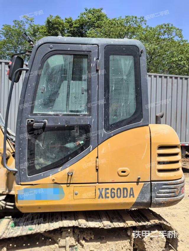 驾驶室整体（整机外观）