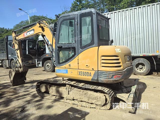 驾驶室顶部（整机外观）