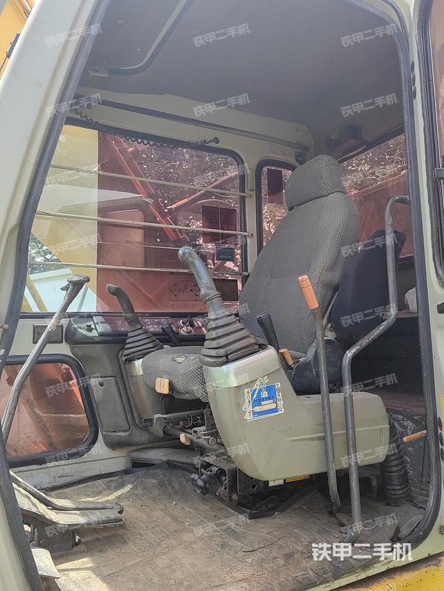 驾驶室整体（整机外观）