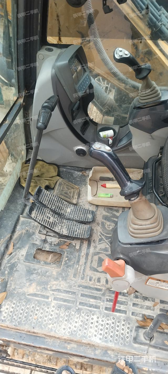 驾驶室整体（整机外观）