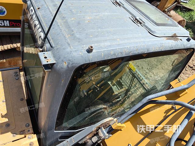 驾驶室顶部（整机外观）