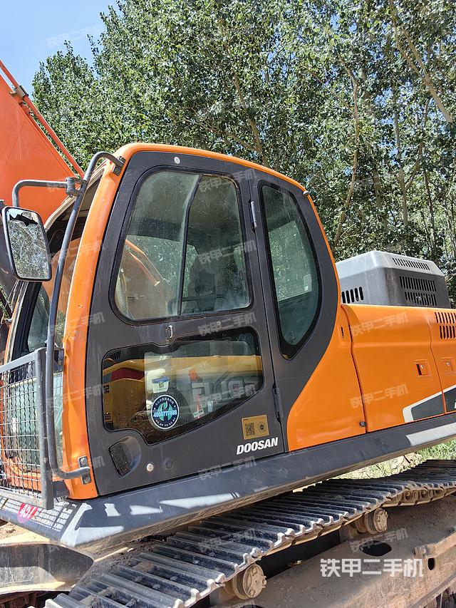 驾驶室整体（整机外观）