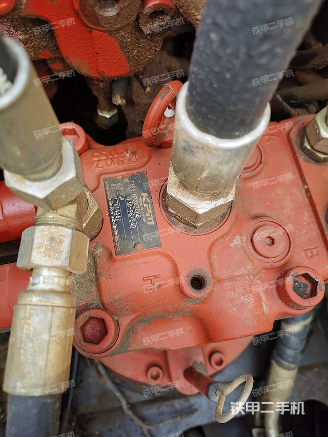 回转马达和主控阀（整机外观）