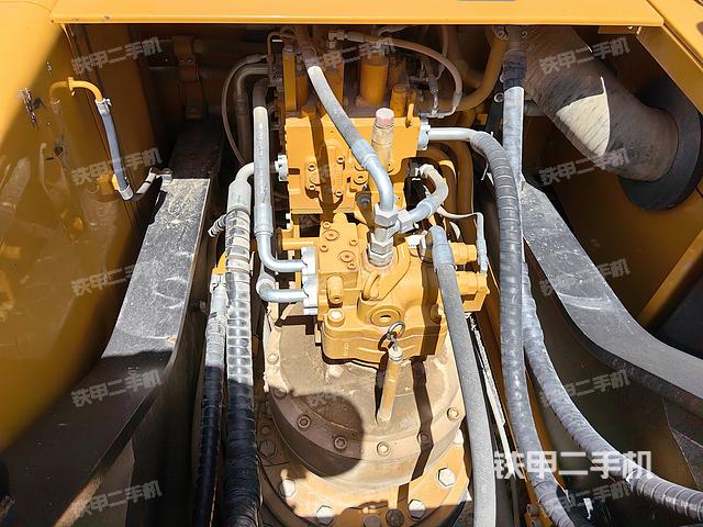 回转马达和主控阀（整机外观）