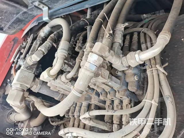 回转马达和主控阀（整机外观）