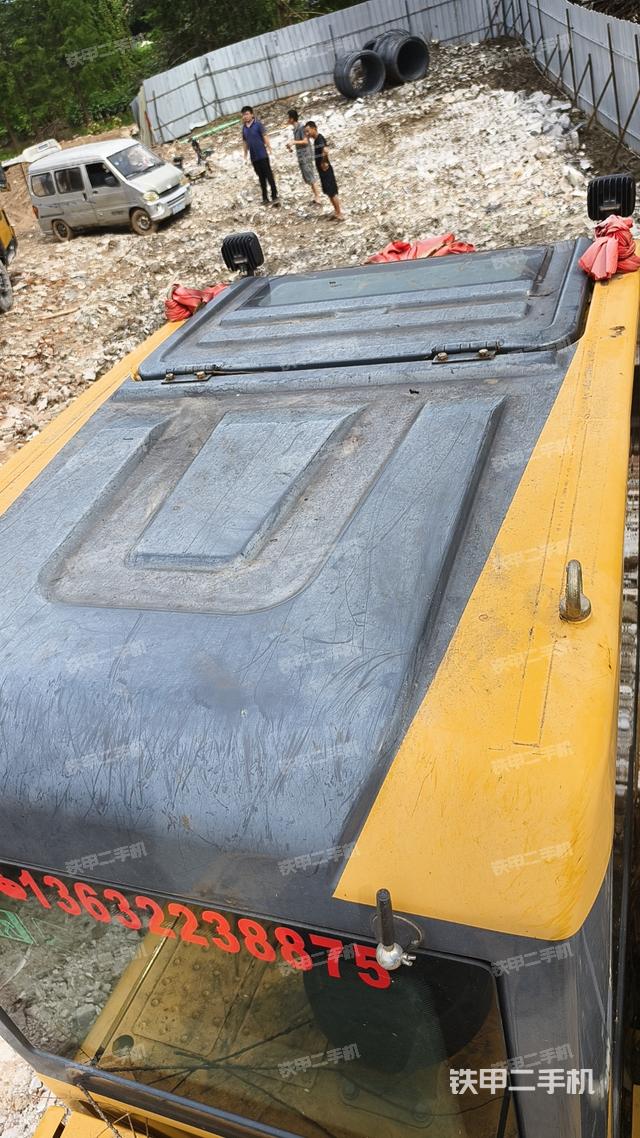 驾驶室顶部（整机外观）