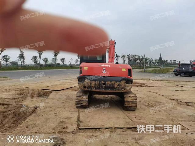 驾驶室顶部（整机外观）