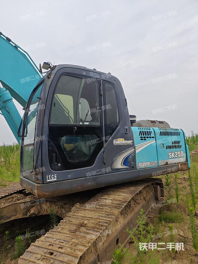 驾驶室顶部（整机外观）