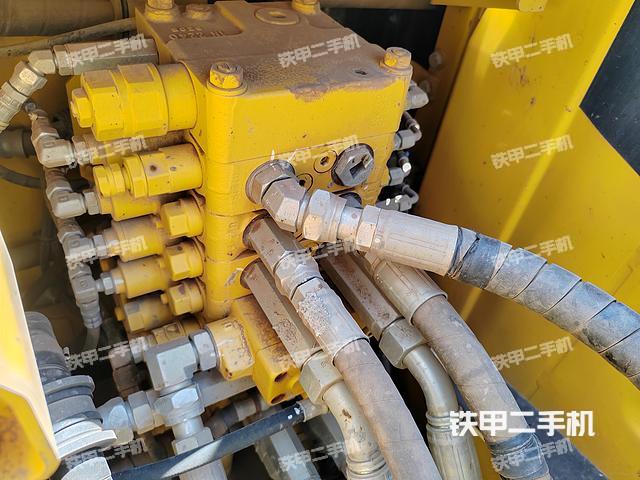 回转马达和主控阀（整机外观）