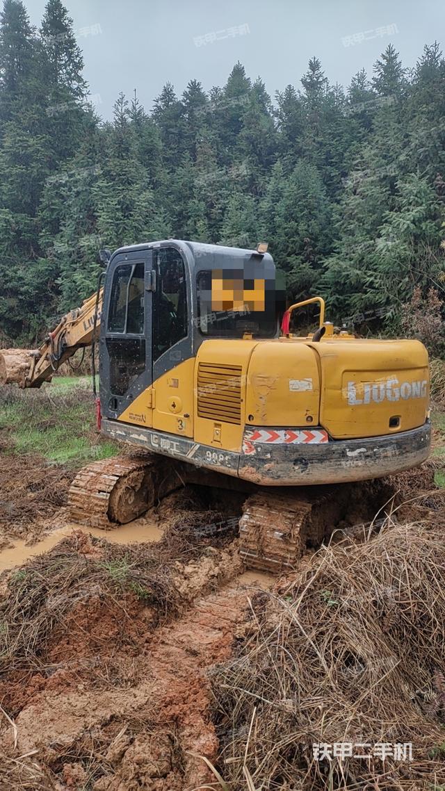 驾驶室顶部（整机外观）
