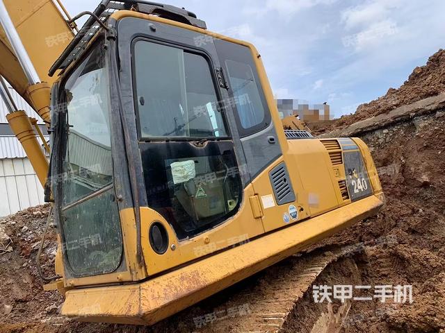 小松PC210-8挖掘机